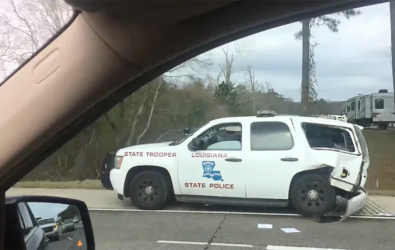 Chauffeur onder invloed van heroine ramt Louisiana State Trooper