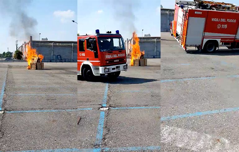 Chauffeur van Italiaanse brandweerwagen moet nog even oefenen