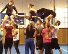 Cheerleader Knock Out na klein ongelukje...