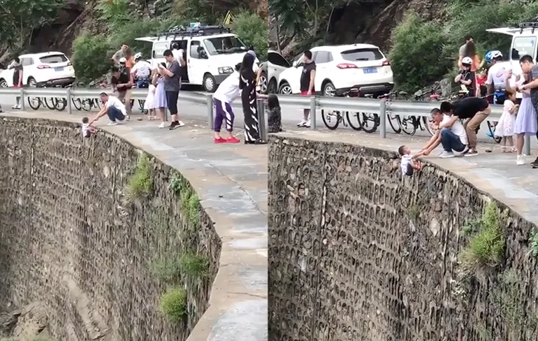 Chinese ouders genomineerd voor ouders van het jaar met levensgevaarlijk fotomomentje