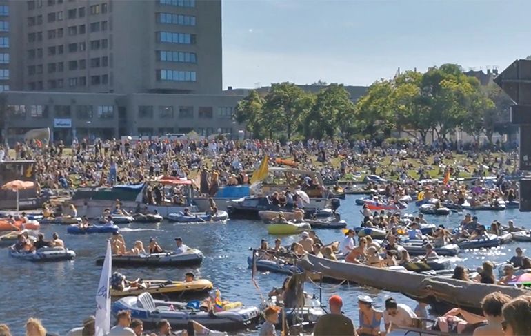 Corona Party in Berlijn is soort Love Parade met bootjes