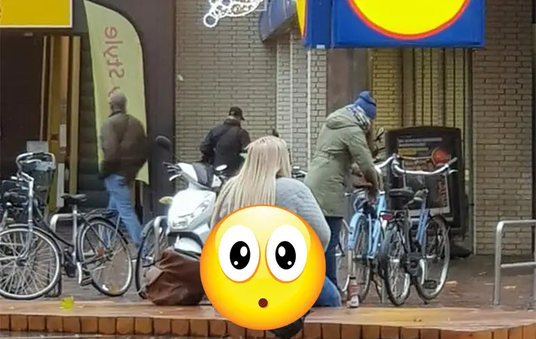 Dame in Amsterdam wacht op haar vriend Lee Dell