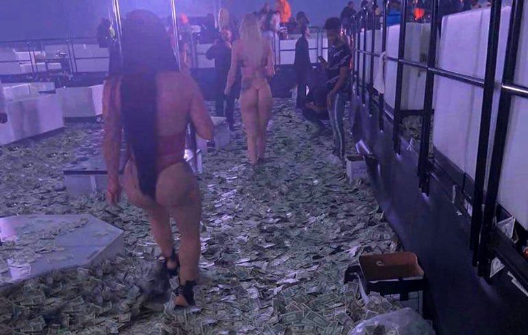 Dames in Stripclubs in Miami harkten bergen geld binnen tijdens Super Bowl