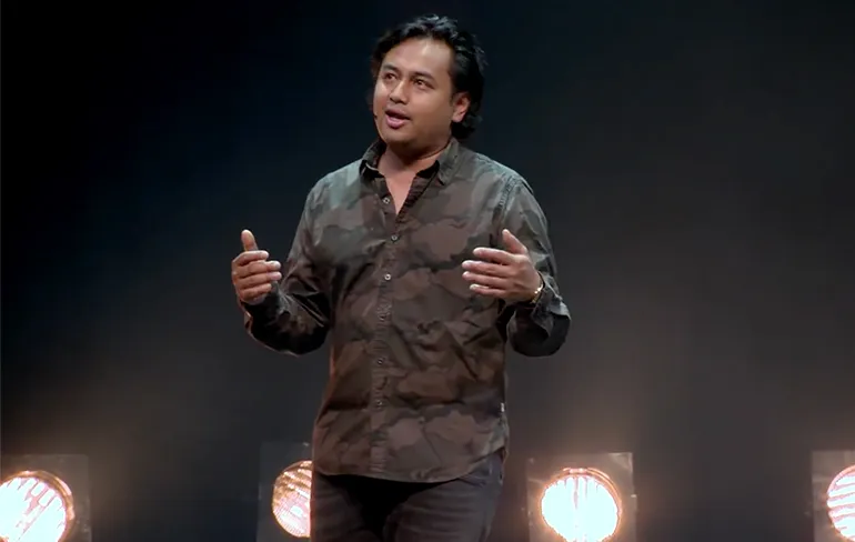 Daniël Arends improviseert en pakt Roemer keihard aan