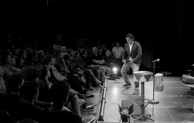 Daniel Arends vertelt gewoon een verhaaltje