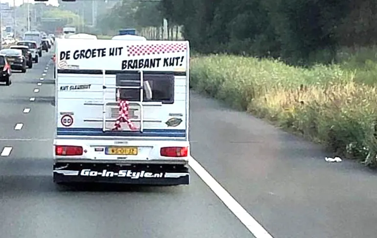 Dannique heeft Koen ontmoet op de Zwarte Cross en is op zoek naar hem...