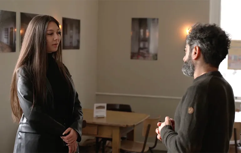 Danny Ghosen praat met dames die "exposed" zijn op internet