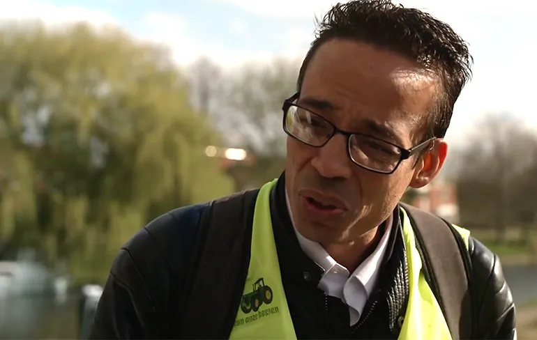 Danny Ghosen verdiept zich in waarom zendmasten in de fik gaan