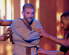 Darcy Oake kan ook aardig ontsnappen
