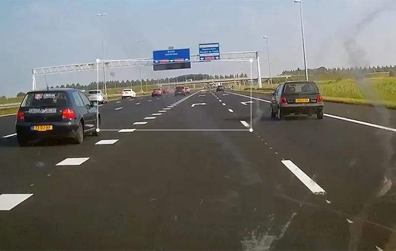 Dashcam video zwaar ongeval A16 bij knooppunt Klaverpolder