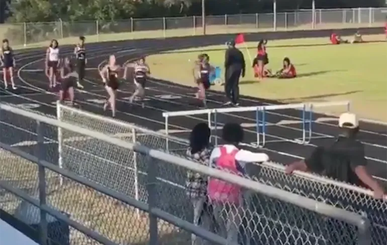 Dat hordelopen is voor sommige mensen toch echt een uitdaging!