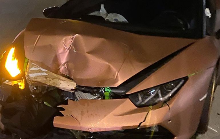 Dave Roelvink crasht met de Lamborghini van Fitnessvlogger Mobicep