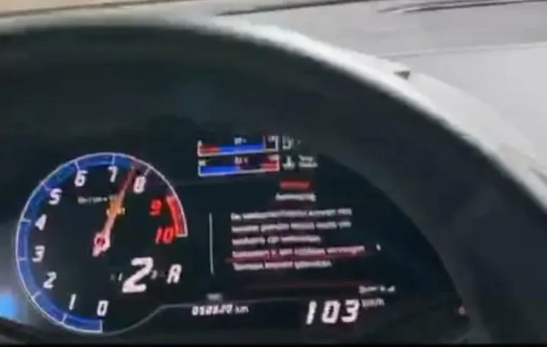 Dave Roelvink  reed met Lamborghini 103 km/u op de Apollolaan in Amsterdam...