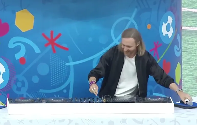 David Guetta op de openingsceremonie van het EK in Frankrijk