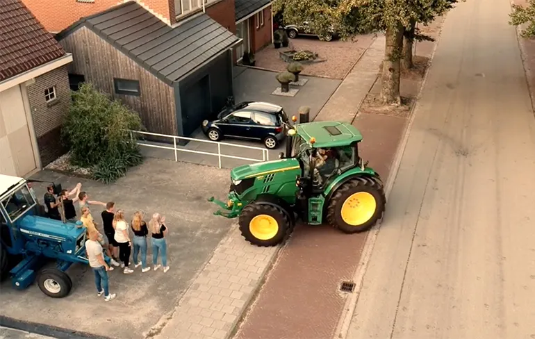De Feestcommissie Ft. MC Bossong - De Zuipkeet - Boeren Hardstyle