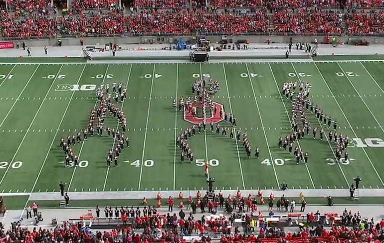 De Ohio State marching band doet de floss dans
