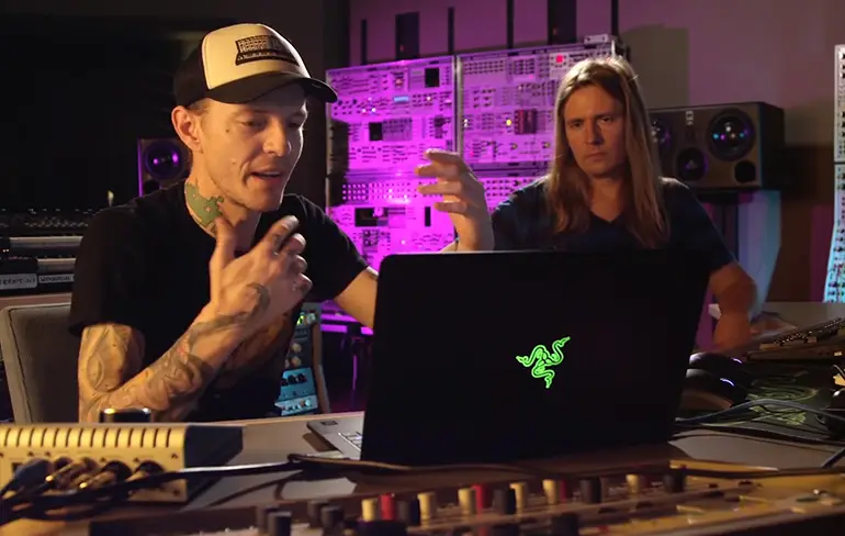 Deadmau5 geeft kleine rondleiding in zijn nieuwe studio