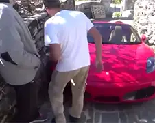 Deze eigenaar is zijn Ferrari wel waard