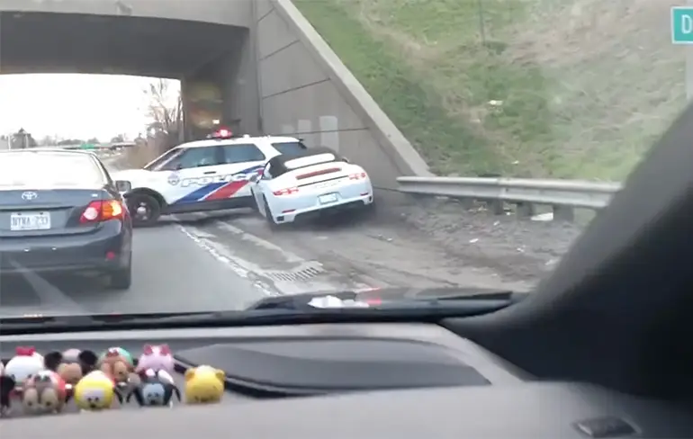 Dief in Porsche doet Hit and Run in Toronto