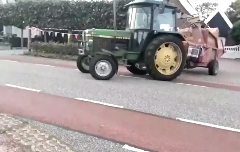 Dineke ziet Sarah en kan op zoek naar nieuwe vrienden