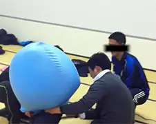 Dit heb je waarschijnlijk nog nooit met een ballon gedaan...