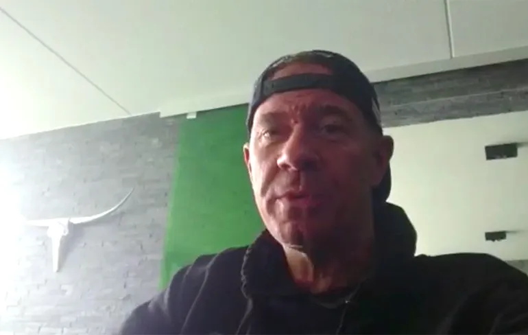 DJ Jean nog steeds boos op Johan Derksen, maar nu met "genuanceerde" uitleg