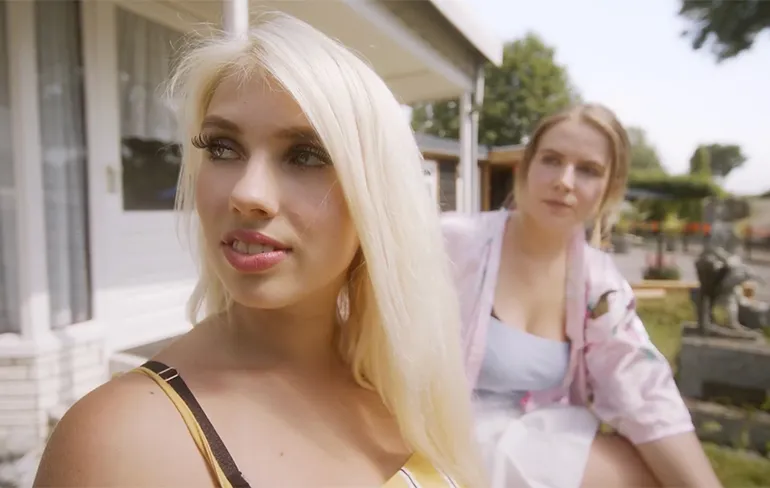 Doet DePoging met "Gekke Toeter" een poging naar zomerhit 2021?