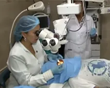 Doktoren gebruiken basilicum om worm uit oog te lokken