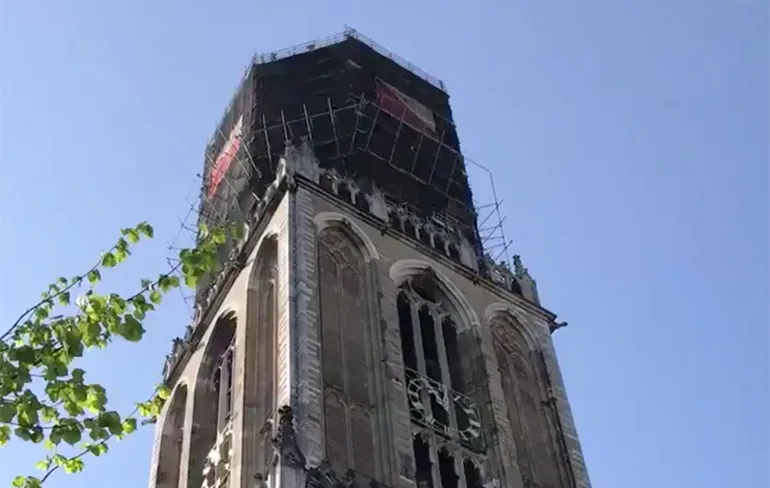 Domtoren in Utrecht doet eerbetoon aan Avicii