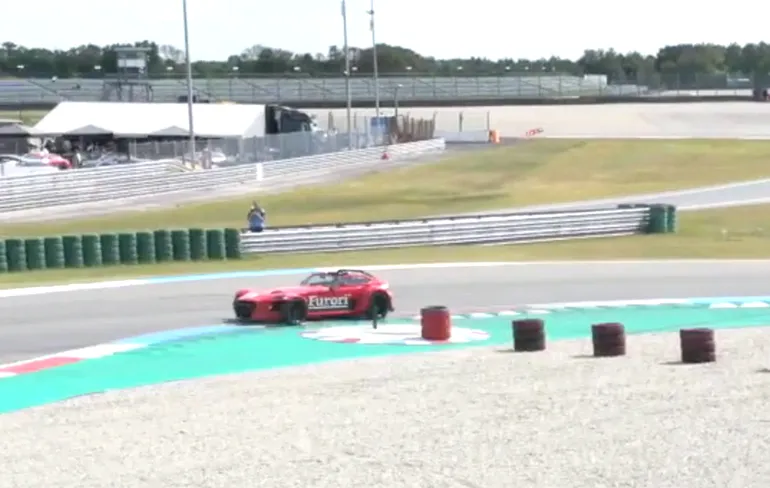 Donkervoort in de fik op het TT Circuit in Assen