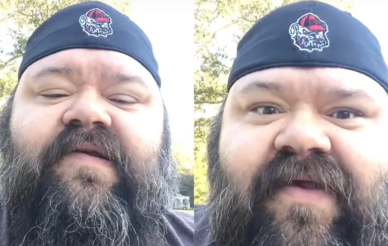 Dopey van de Zeven Dwergen moet wat vragen aan priester van Katholieke Kerk