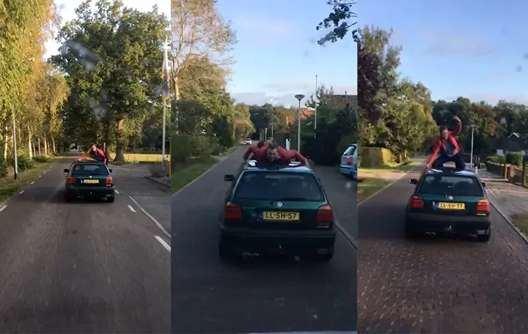 Dorpsgek Delden bekijkt Boekelo vanaf dak van Golfje...