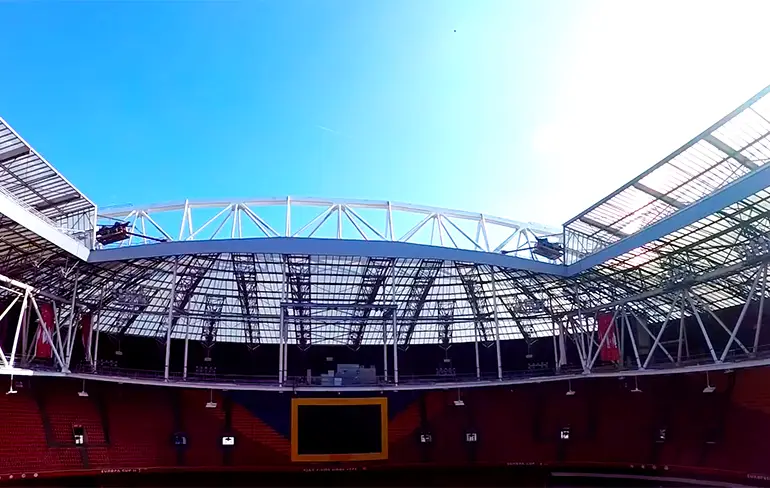 Drone racing in de Amsterdam Arena