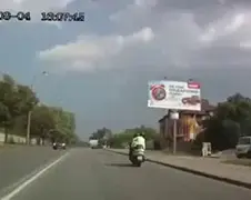 Dronken automonteurs gaan stukje rijden in Kiev