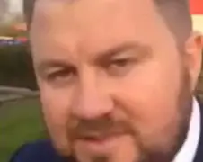 Dronken man loopt oude man omver in Engeland