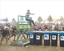 Dronken Noren vermaken zich opperbest op Pukkelpop
