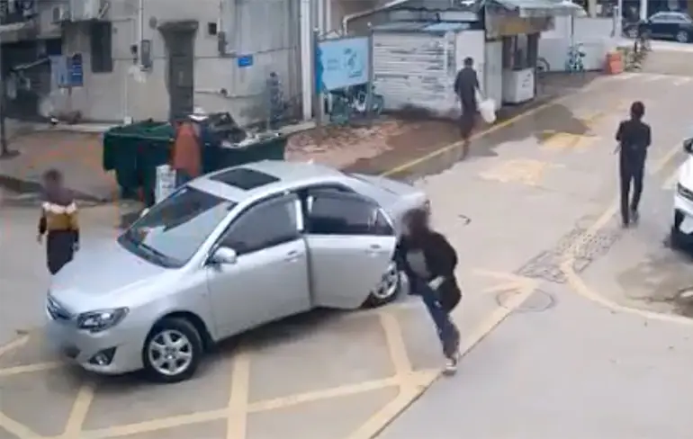 Dronken vader laat aan dochter zien hoe je wel moet parkeren