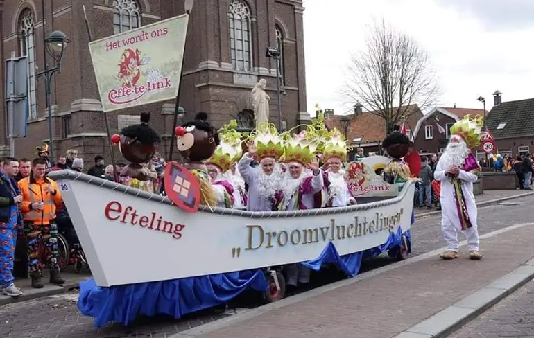 Droomvluchtelingen: Ophef over carnavalswagen met Efteling-thema