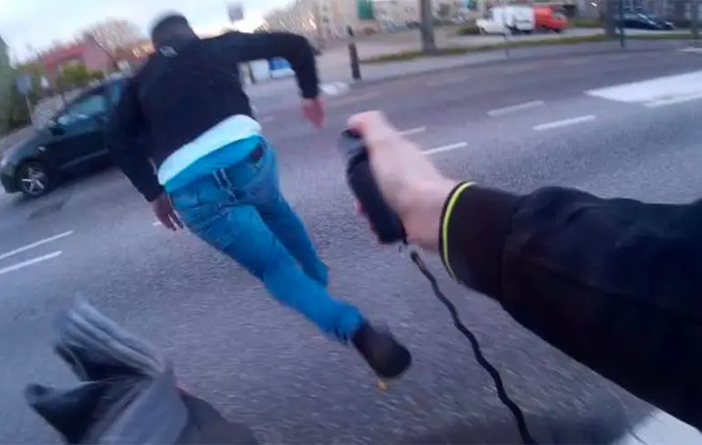 Drugsdealer in Woerden meegesleurd door auto bij arrestatie