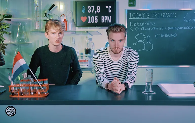 Drugslab geeft een korte cursus ketamine snuiven