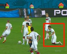 Duitse voetballer neemt de aller slechtste vrije trap ooit!