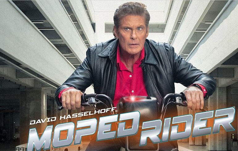 Duitsers hebben toch humor: David Hasselhoff is de Moped Rider