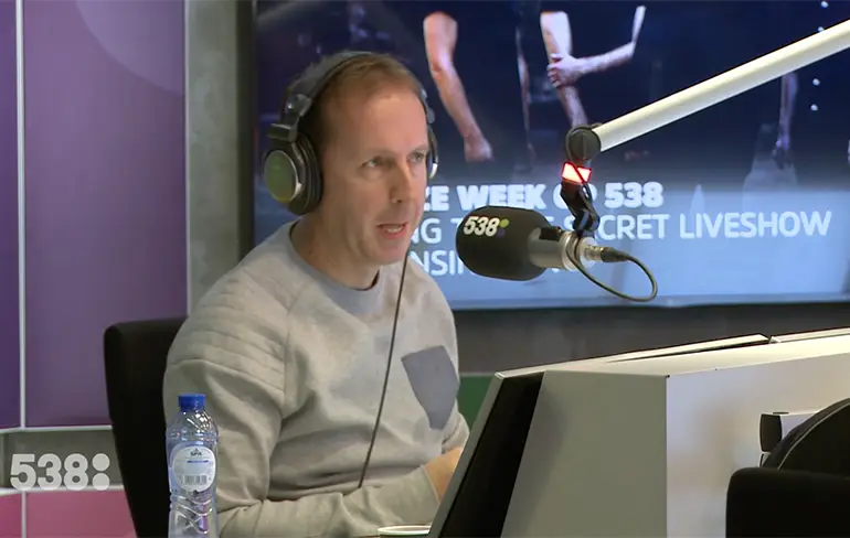 Edwin Evers gaat los op filmer van slapende agente