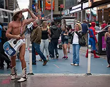 Een icoon uit New York: Naked Cowboy