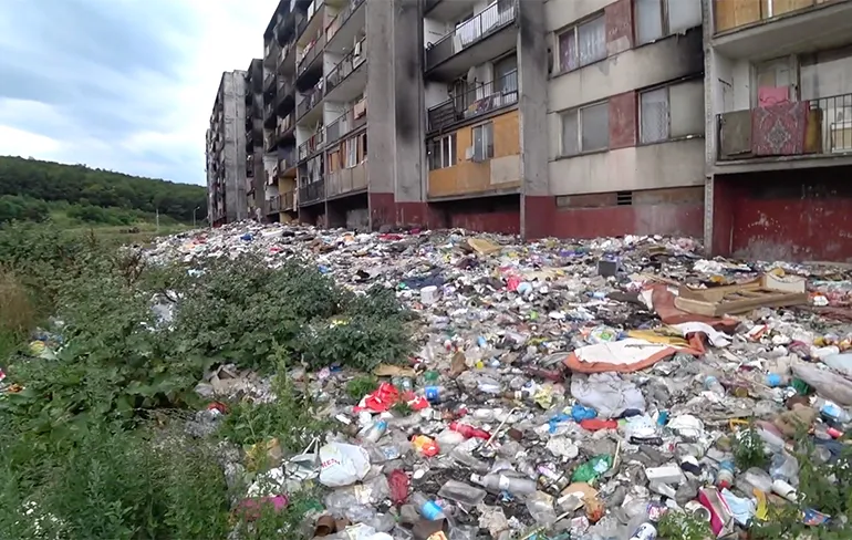 Een kijkje in de zigeunerwijk Lunik IX in Slowakije