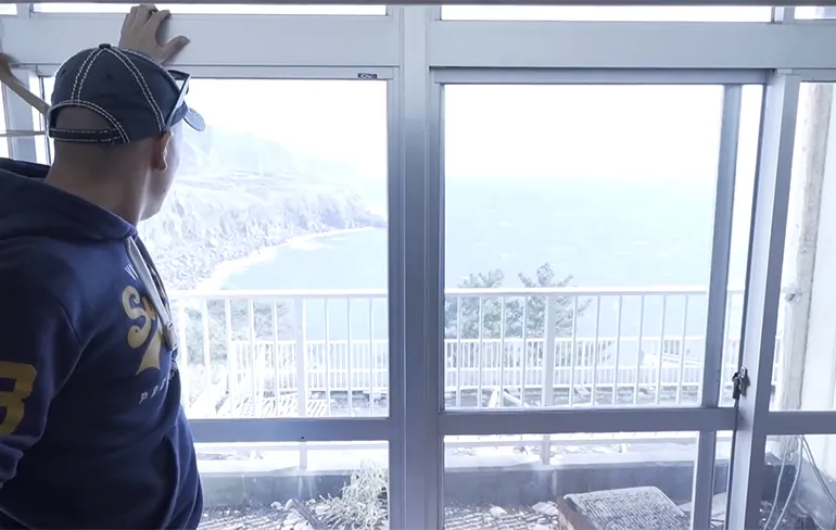 Een kijkje in een verlaten hotel met ooit een Warmwaterbron in Japan