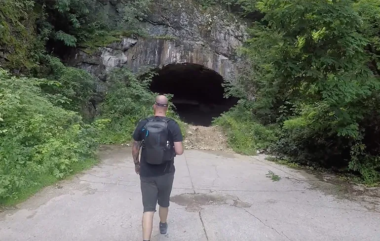 Een kijkje in Objekat 505, ooit de grootste ondergrondse basis ter wereld