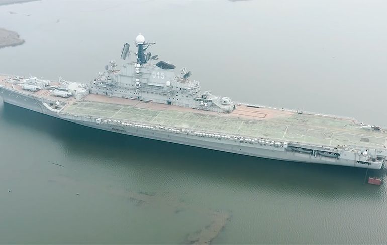 Een kijkje op een verlaten Russische oorlogsboot in China