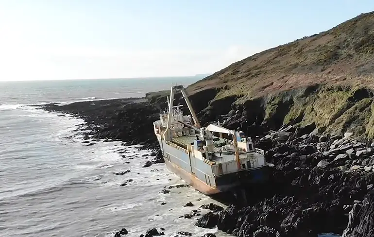 Een kijkje op het in Ierland aangespoelde spookschip MV Alta