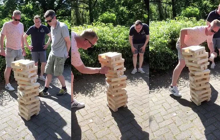Een pijnlijk potje Jenga: Dag kinderbijslag!